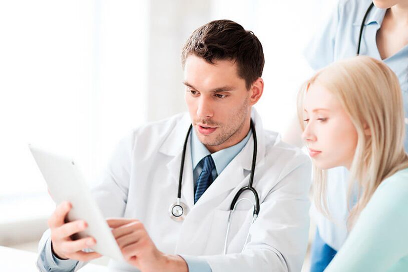 Consultatioun mat engem Dokter fir ënneschte Réck Péng